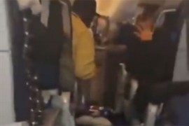 Tokom prinudnog slijetanja aviona 33 osobe povrijeđene (VIDEO)