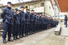 Kadeti popunjavaju policijske redove