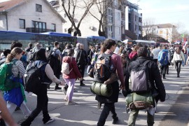 Nastavljen protestni marš: Beogradski studenti krenuli iz Inđije ka ...