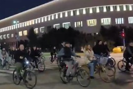Studenti nastavljaju put ka Novom Sadu, biciklisti se okupili u centru ...