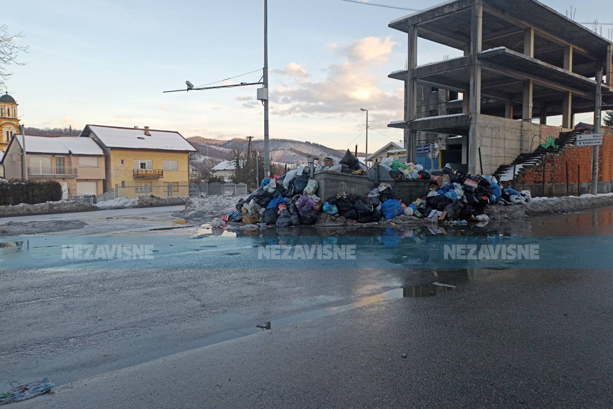 Gomile smeća po gradu,  iz banjalučke "Čistoće" tvrde da odvoze redovno (FOTO)