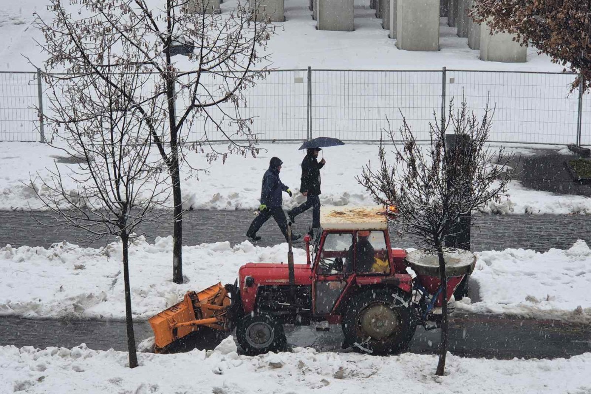 Ekipe na terenu zbog snježnih padavina u Banjaluci