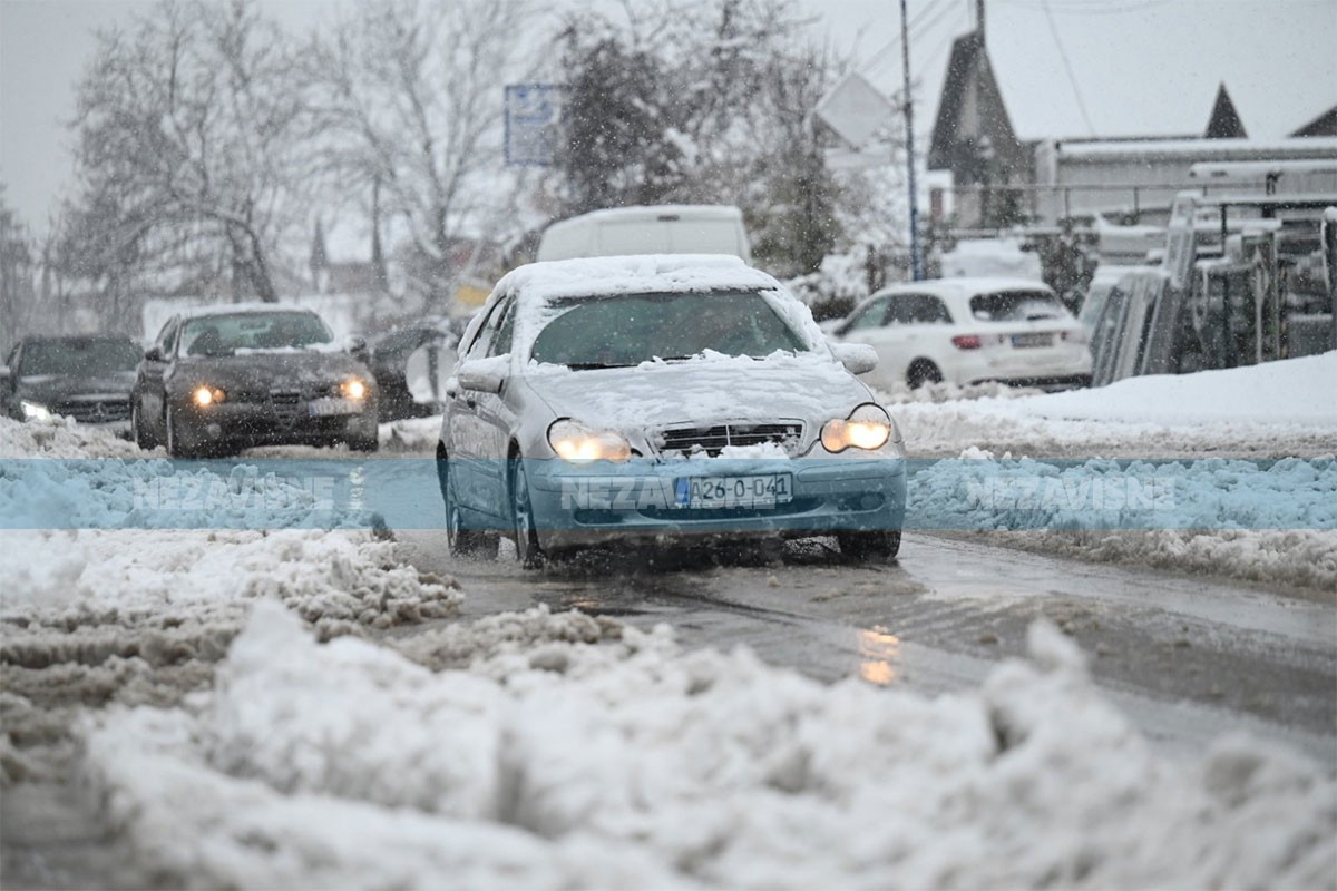 Ovaj trik olakšava da se vozilo zagrije za 10 minuta