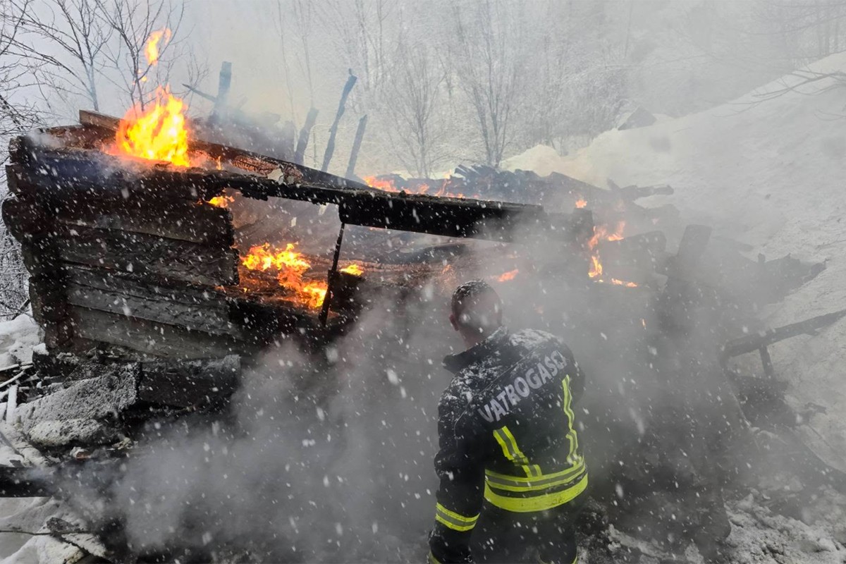 Izgorjela kuća, starica nepovrijeđena (FOTO)