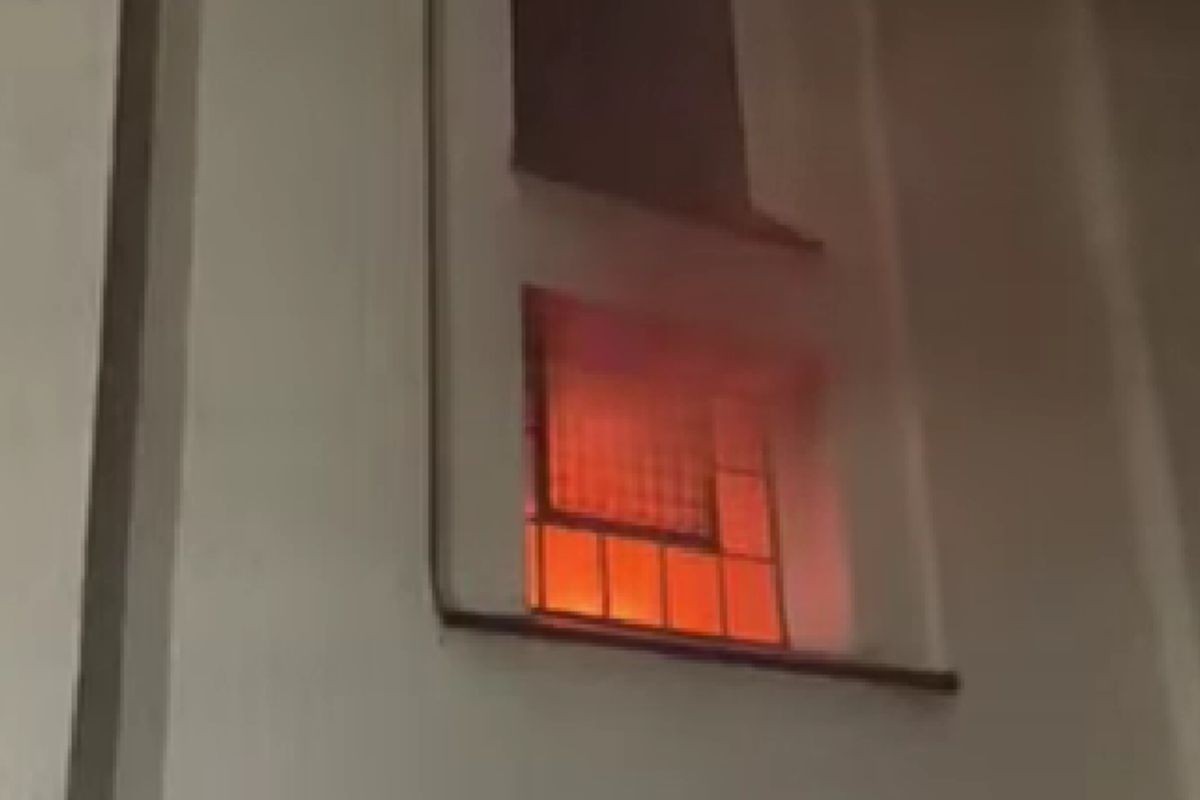 Zapalila se crkva tokom paljenja badnjaka, požar lokalizovan (VIDEO)