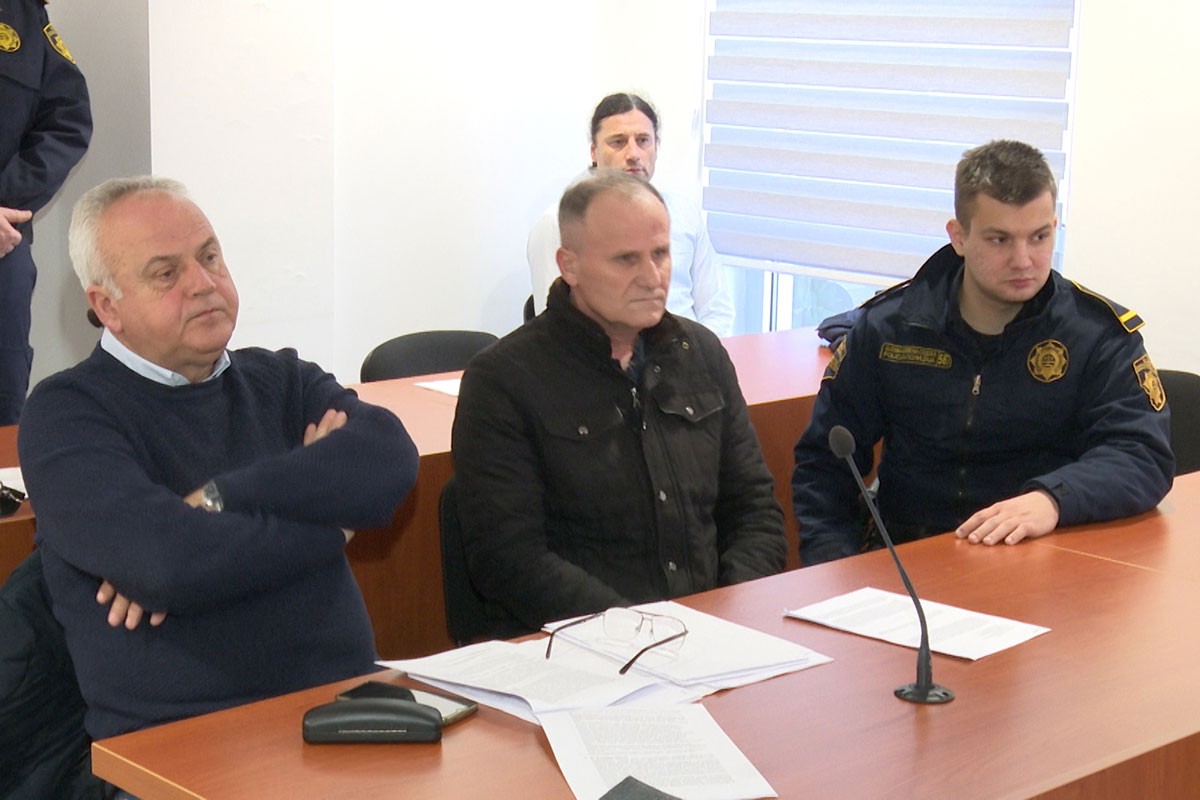 Trostruki ubica iz Sanskog Mosta ostaje u pritvoru
