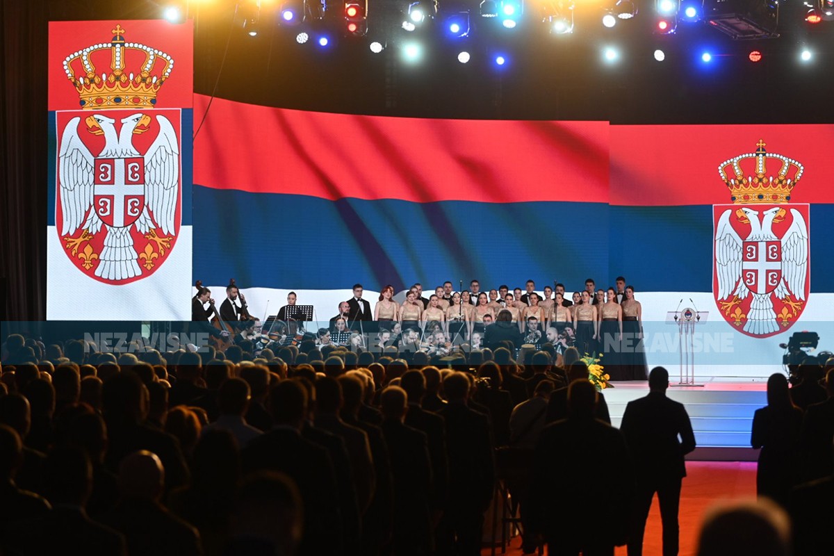 Srpska slavi 33. rođendan, danas svečani defile na Trgu Krajine
