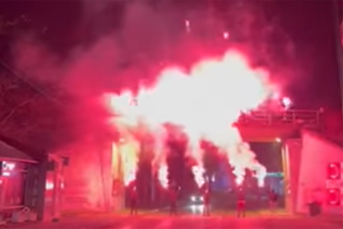 "Delije" bakljadom obilježile Dan Republike (VIDEO)