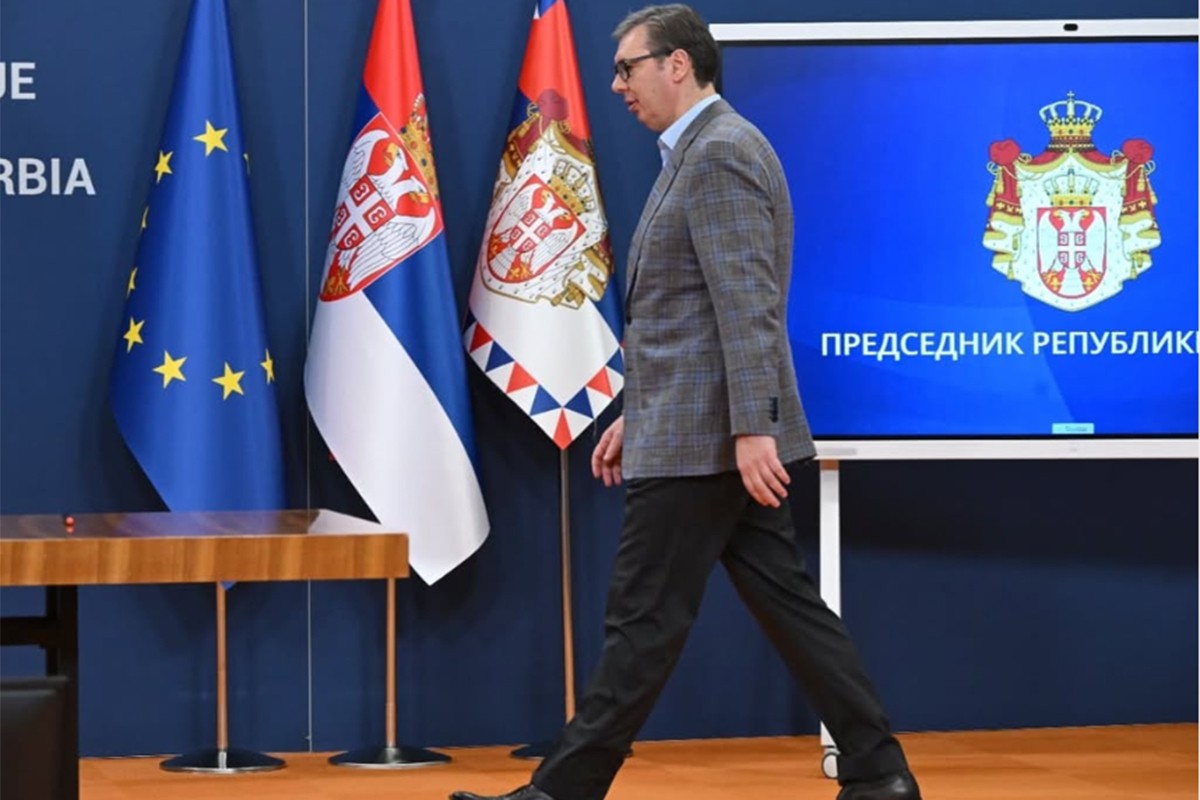 Vučić čestitao Dan Republike: Srbija će nastaviti da čvrsto stoji uz Srpsku