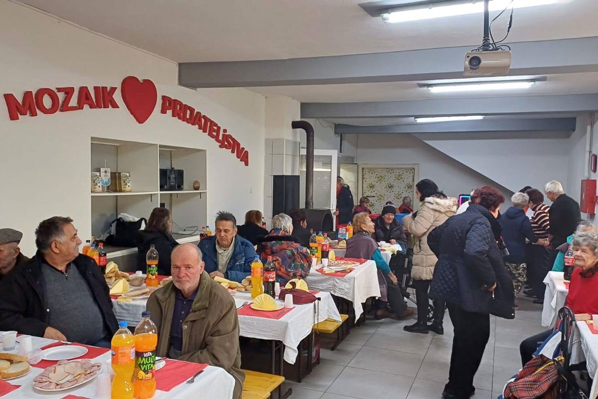 "Mozaik prijateljstva": Pružili sugrađanima tople obroke i ljubav