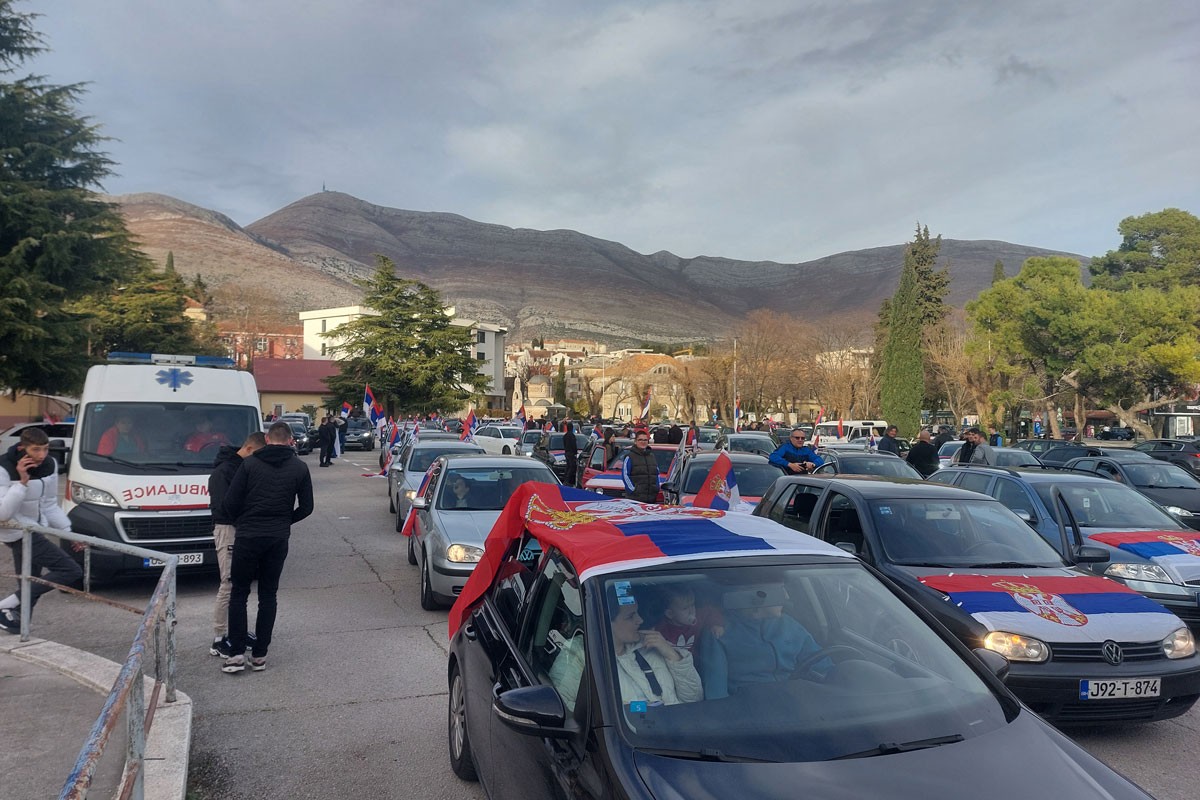 Hercegovci i Crnogorci ponovo zajedno u koloni za 9. januar (VIDEO)