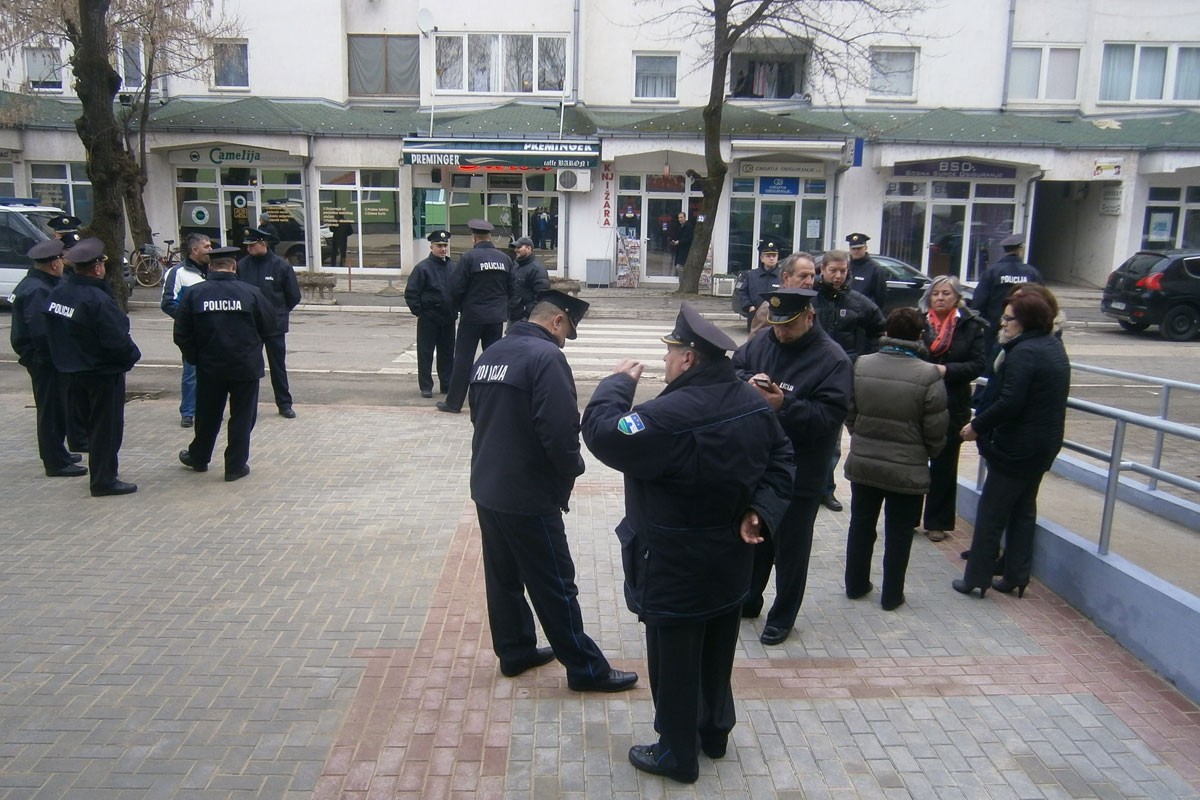 Polovina policajaca odlazi u penziju