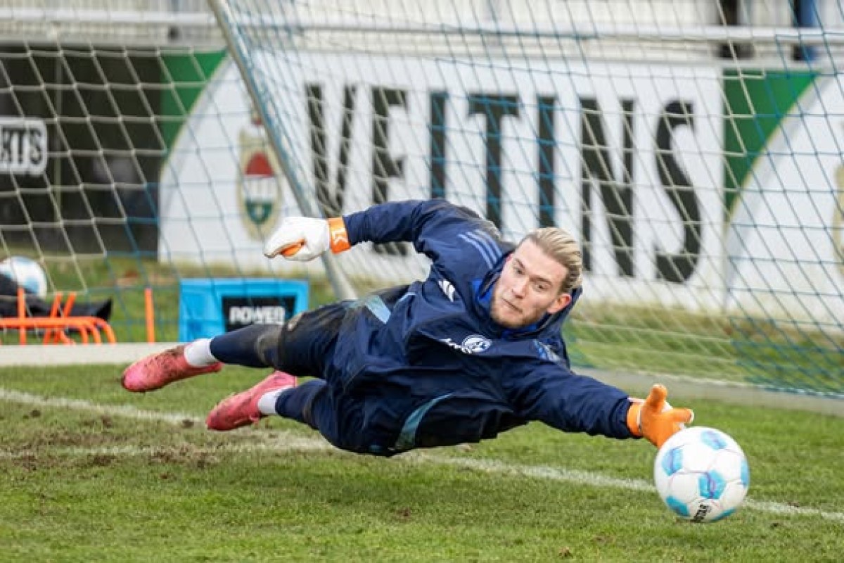 Loris Karijus na golu Šalkea