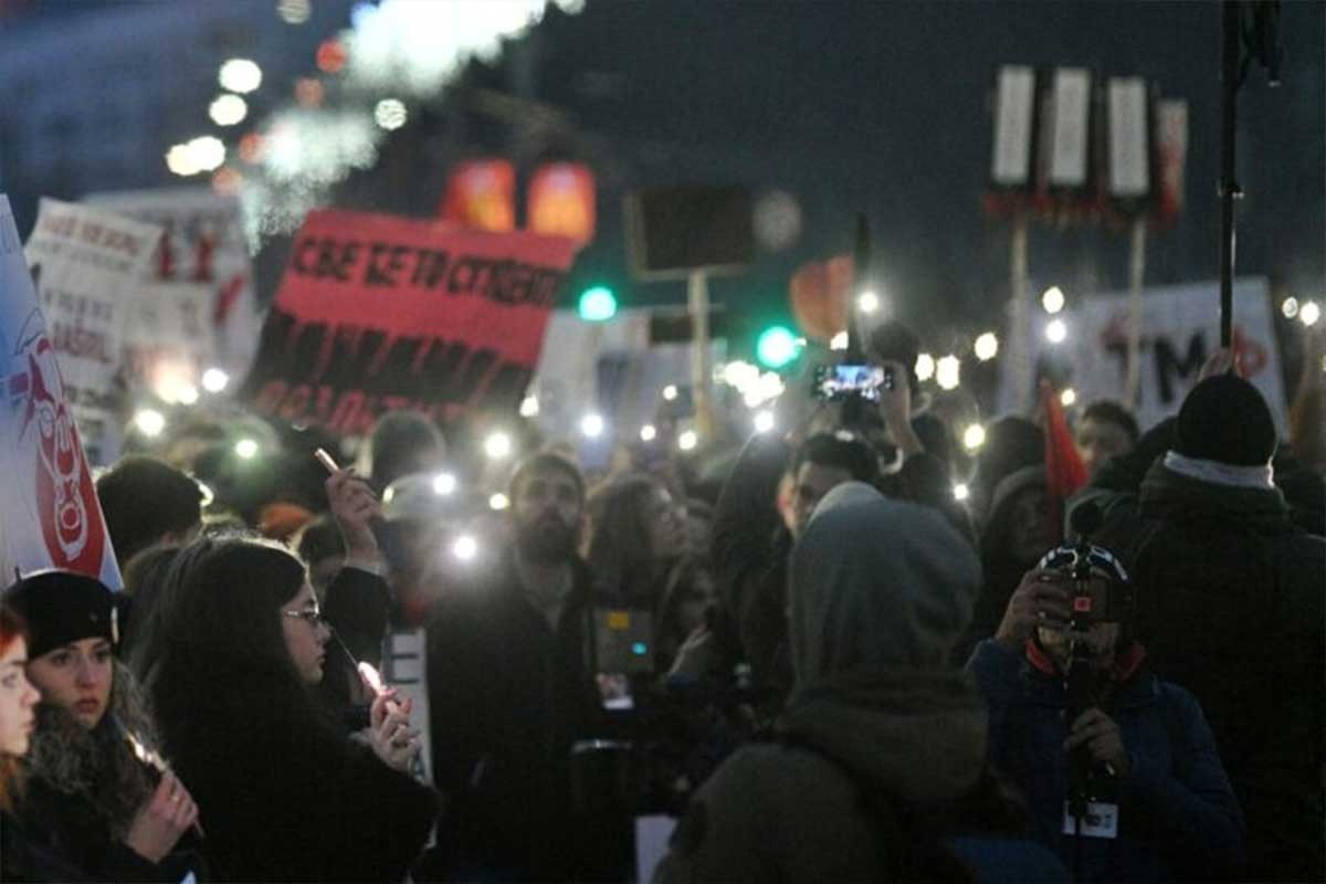 Studenti u blokadi Pravnog fakulteta napadnuti flašama, večeras skup podrške (FOTO, VIDEO)