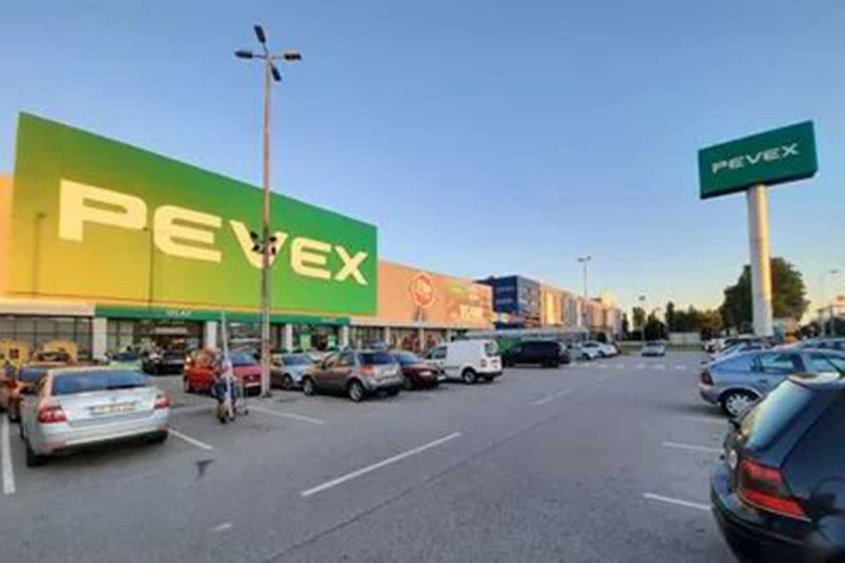 Pevex kupio trgovine francuskog Bricostorea