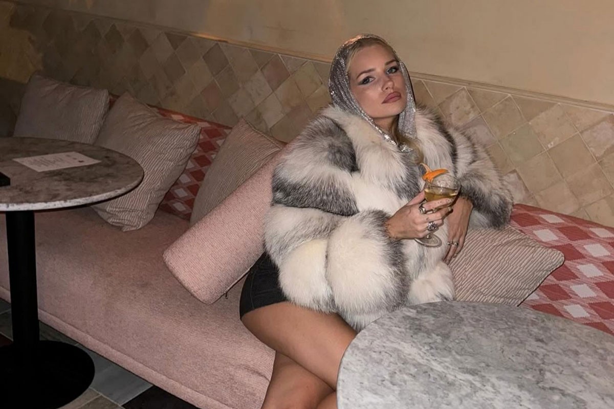Loti Mos, poznata "zločesta" sestra, mami uzdahe na društvenim mrežama (FOTO)