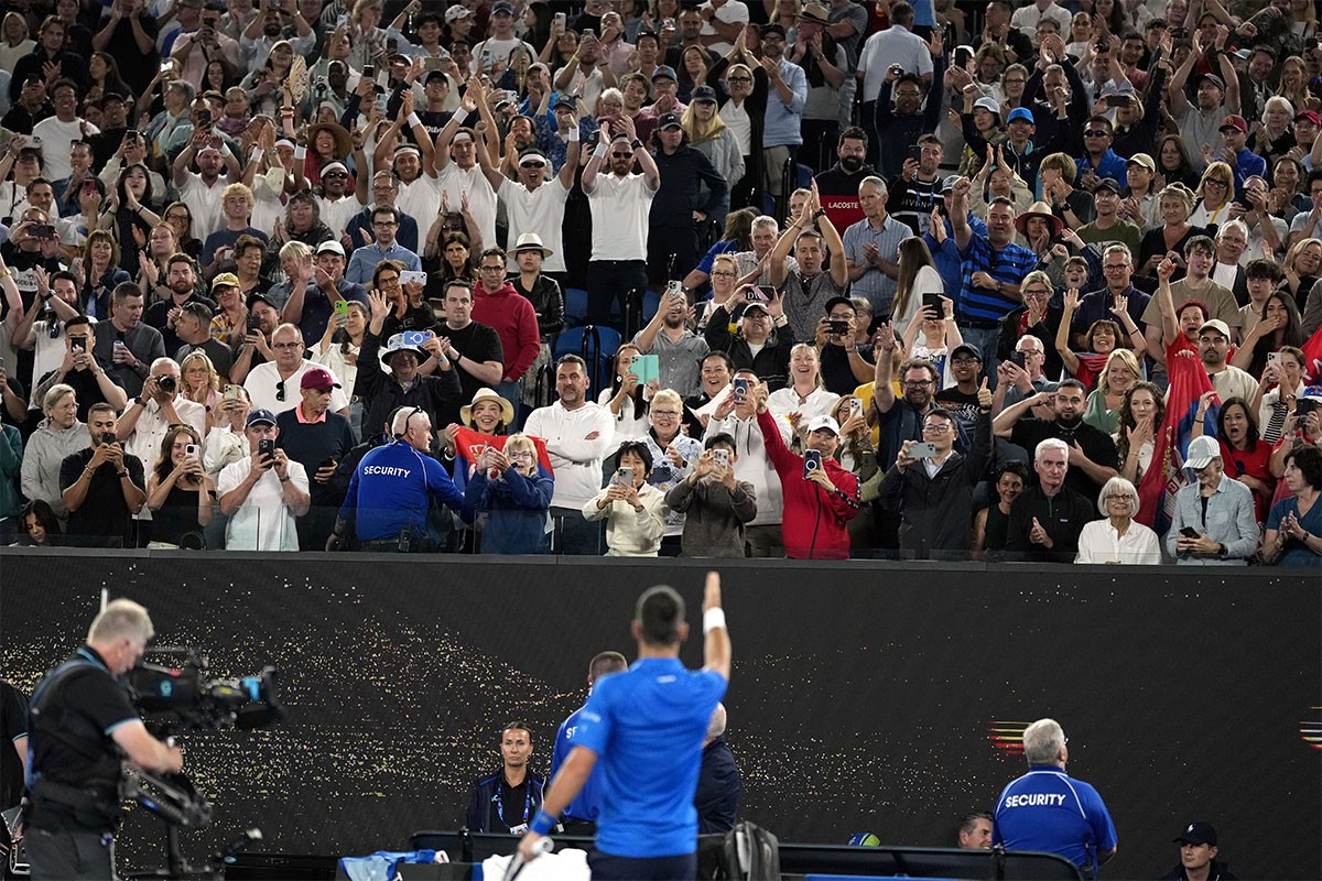 Nole poslao poruku studentkinji koju je udario automobil (FOTO)