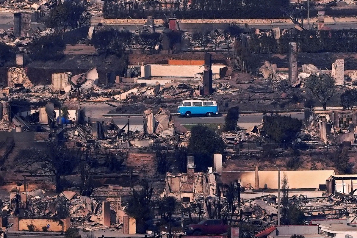 Kako je plavi kombi "preživio" požar u Los Anđelesu