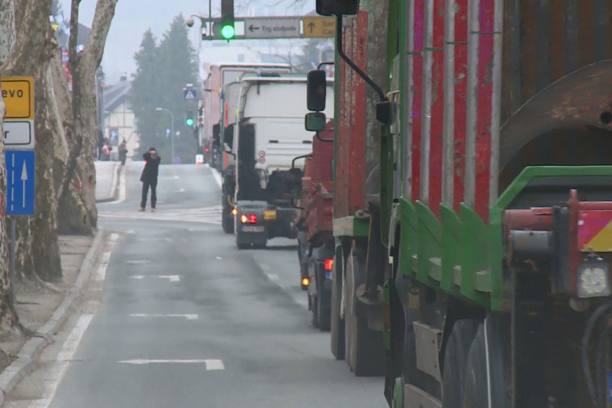 Svečani defile u čast vozača i automehaničara