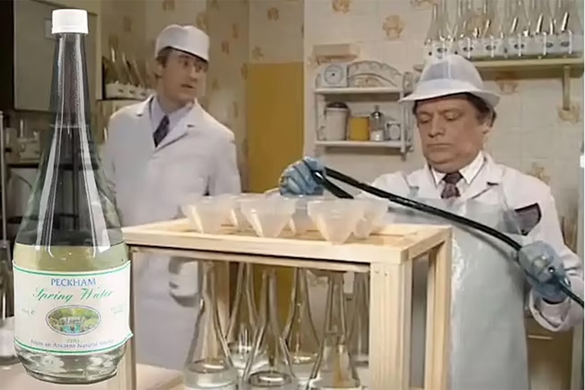 Rekvizit iz serije "Mućke" prodat za skoro 3.000 funti