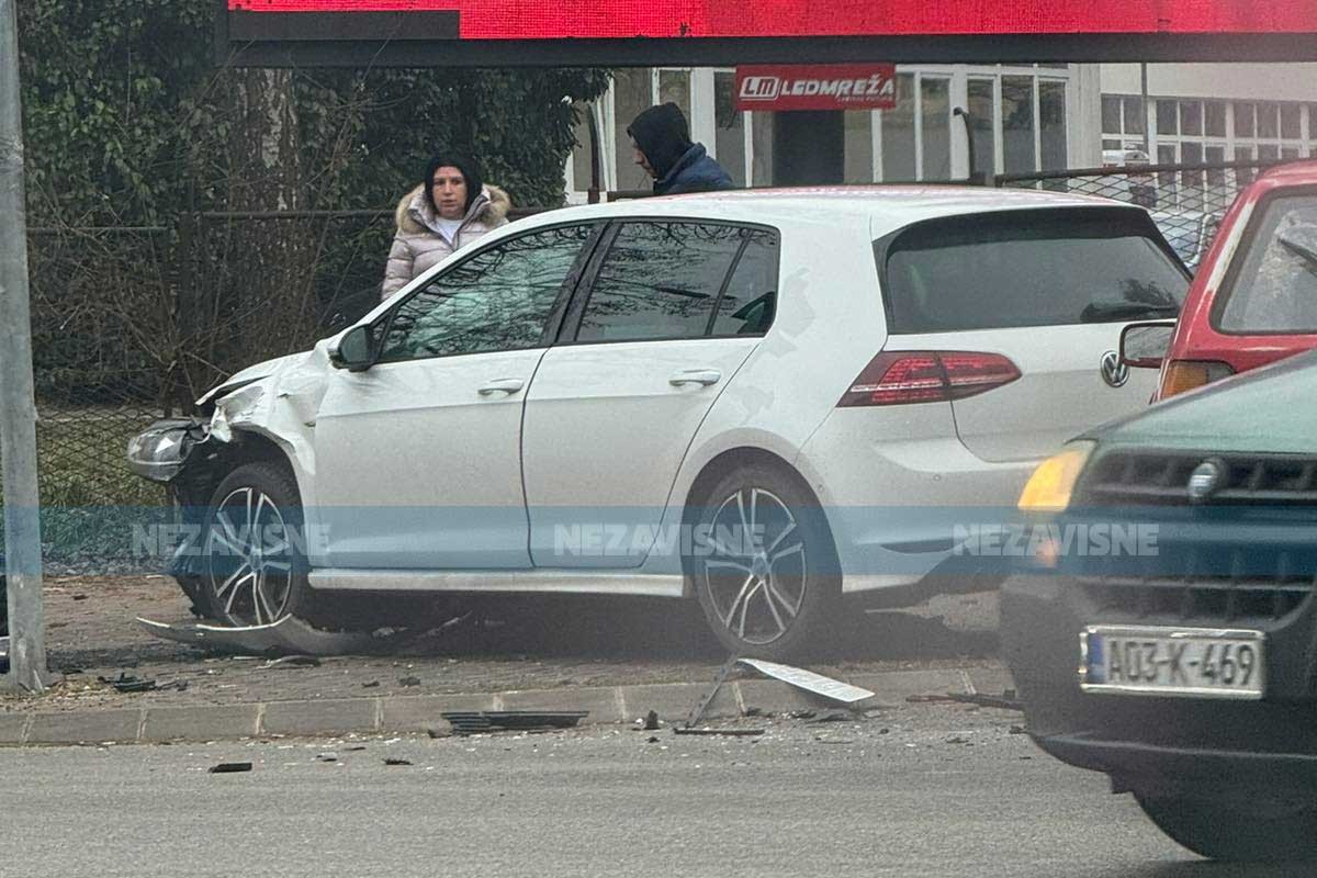 Vozač povrijeđen u udesu kod banjalučke Gimnazije