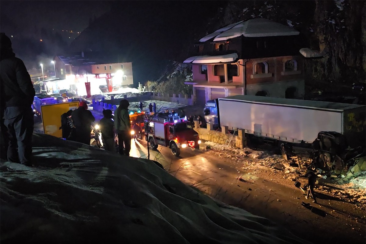 Zabili se u potporni zid: Jedan brat poginuo, drugi u bolnici