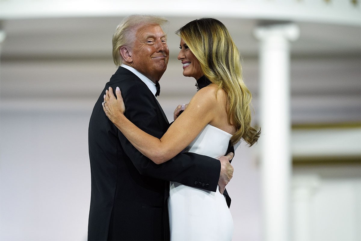 Čitač s usana otkrio o čemu su Melanija i Tramp pričali tokom plesa