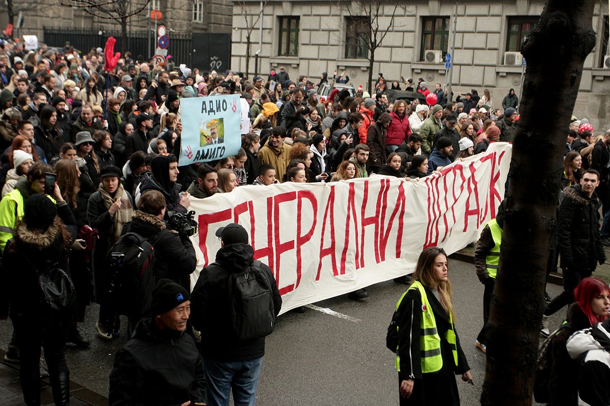 Studentkinja povrijeđena na protestu u Beogradu u stabilnom stanju