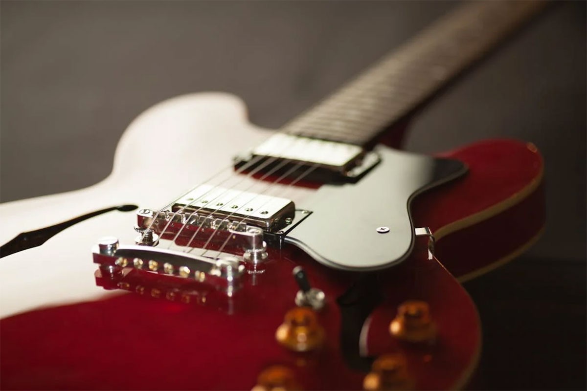 Kolekcija od 130 gitara Džefa Beka prodata na aukciji za basnoslovnu sumu