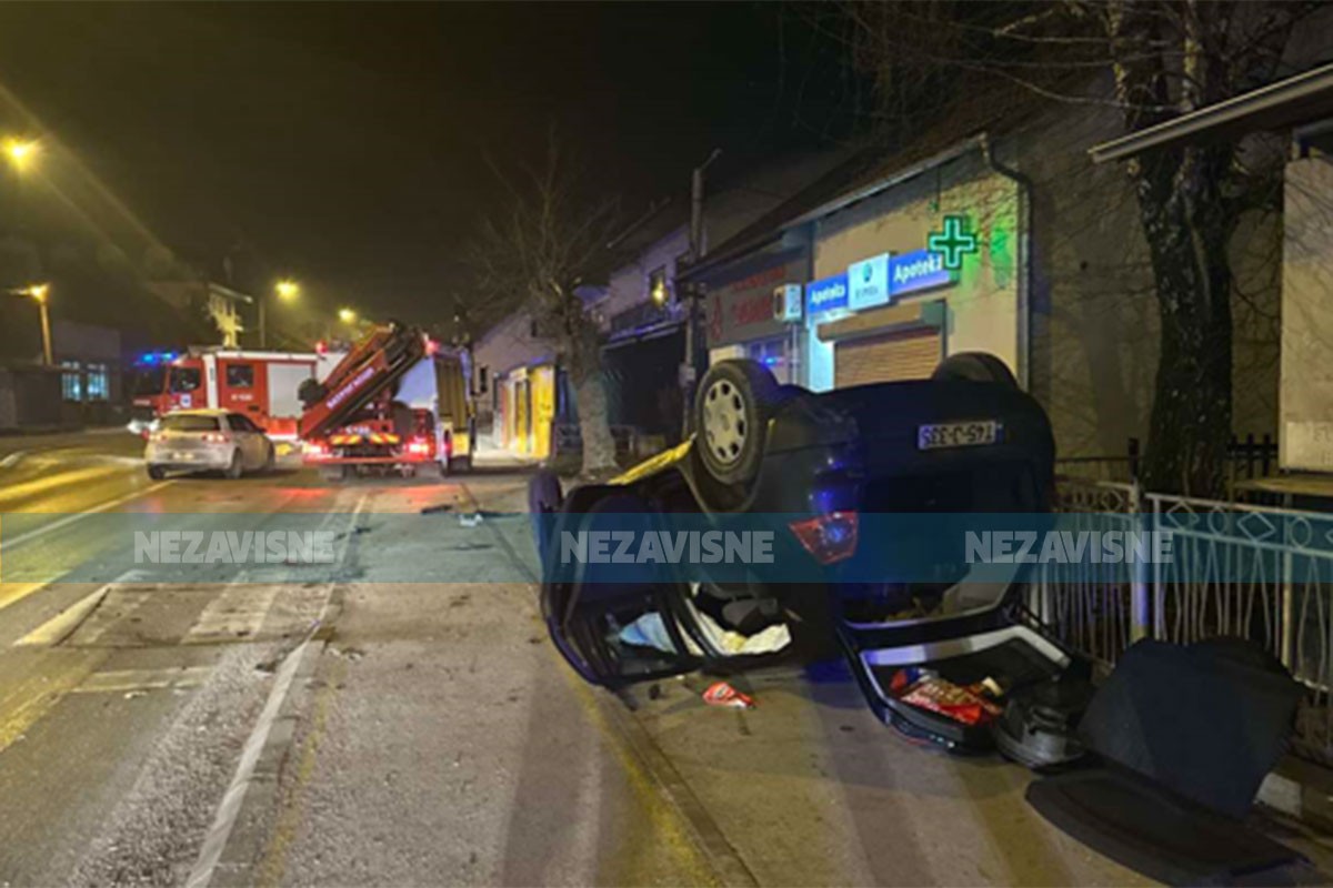 Detalji nezgode u Banjaluci: Prolaznici izvukli vozača iz auta