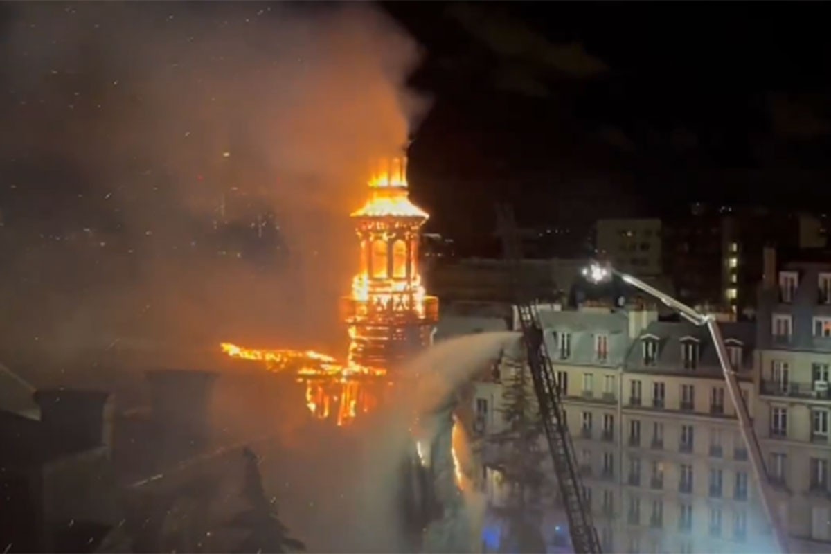 Veliki požar zahvatio zgradu opštine pariskog arondismana (VIDEO)