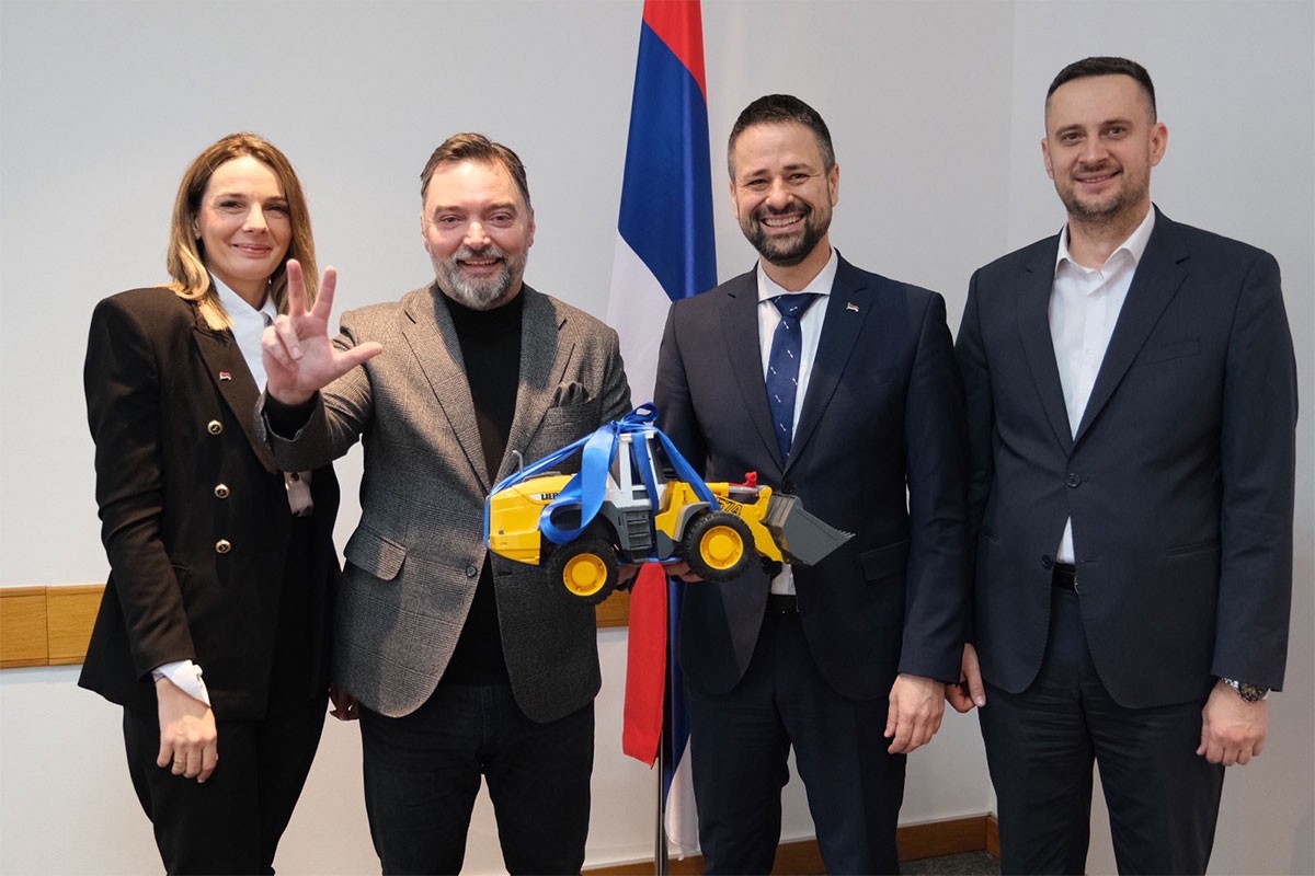 Ministri iz Srpske Konakoviću će pokloniti igračku bager