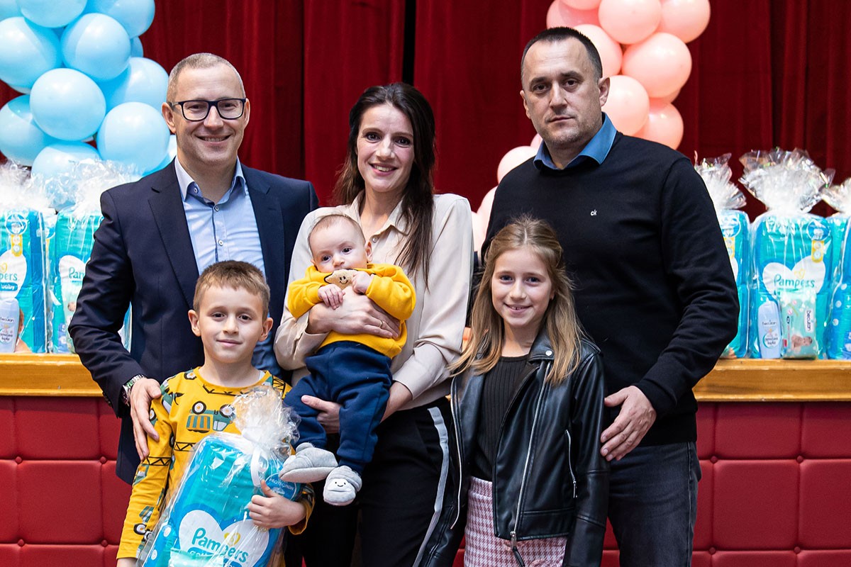 Grad Prnjavor za 82 bebe izdvojio po 500 KM