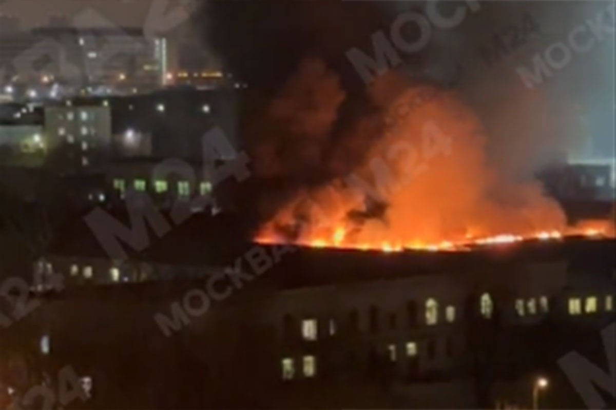 Gori dvospratna zgrada u Moskvi (VIDEO)