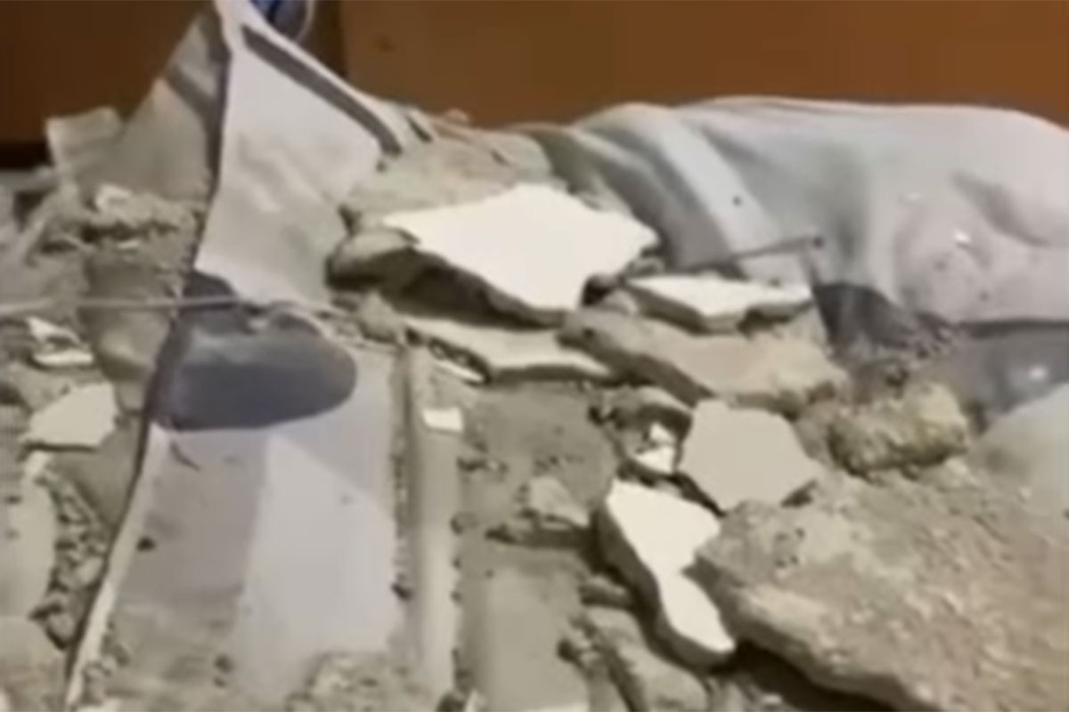 Plafon pao studentu na glavu u Rumuniji: "Renoviranje za jednokratnu upotrebu"  (VIDEO)