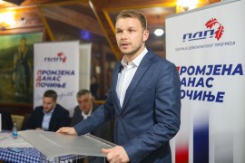Stanivuković: Đaci da nose uniforme, pa da ih razlikujemo po duši i ...