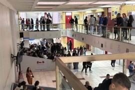 Protest zbog zaključanih vrata: Učenici banjalučke Gimnazije okupili ...