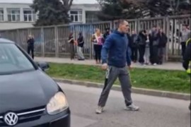 Incident u Novom Sadu: Pokušao da se obračuna, zaletio se na učenike ...