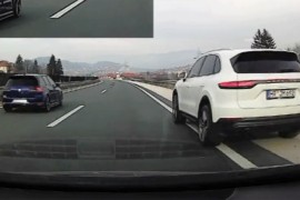 Opasna situacija na auto-putu u BiH: Trkajući se obišli vozilo s obje ...