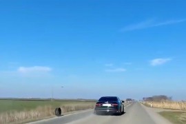 Izbjegnuta tragedija: Incident sa vozilom Aleksandra Vučića, sa auta ...