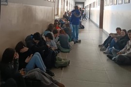 Direktor Prve beogradske gimnazije zaključao učionice, djeca sjede po ...