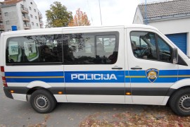 Velika akcija USKOK-a: Više uhapšenih, policijski kombi ispred ...
