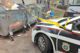 U kontejneru pronađene dvije tromblonske mine, policija obezbjeđuje ...
