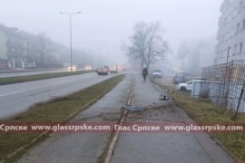 Nova nezgoda na crnoj tački u Banjaluci: Auto završio u dvorištu ...