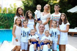 Majka heroina: Rodila desetero djece i izgleda kao manekenka