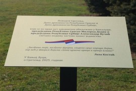 Ispred Palate Republike ploča sa stihovima Kostićeve himne srpskoj ...