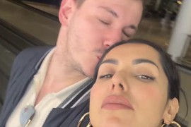 Tanja Savić se pohvalila poklonom od 11 godina mlađeg dečka (FOTO)