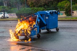 Zapaljen kontejner u selu Slatina: Reagovale i vatrogasne ekipe