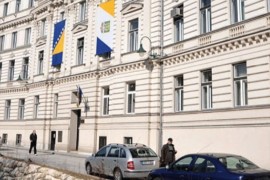 Muškarac slomio nos recepcionaru Opštine Centar