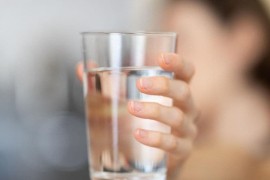 Kako čaša vode nakon buđenja poboljšava zdravlje i energiju?
